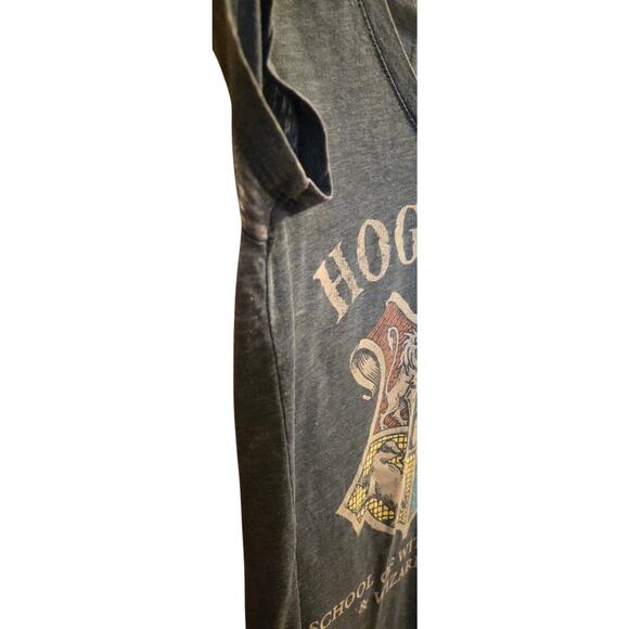 Harry Potter Hogwarts School of Witchcraft & Wizardry V-Neck T-shirt Size Medium - Picture 4 of 11